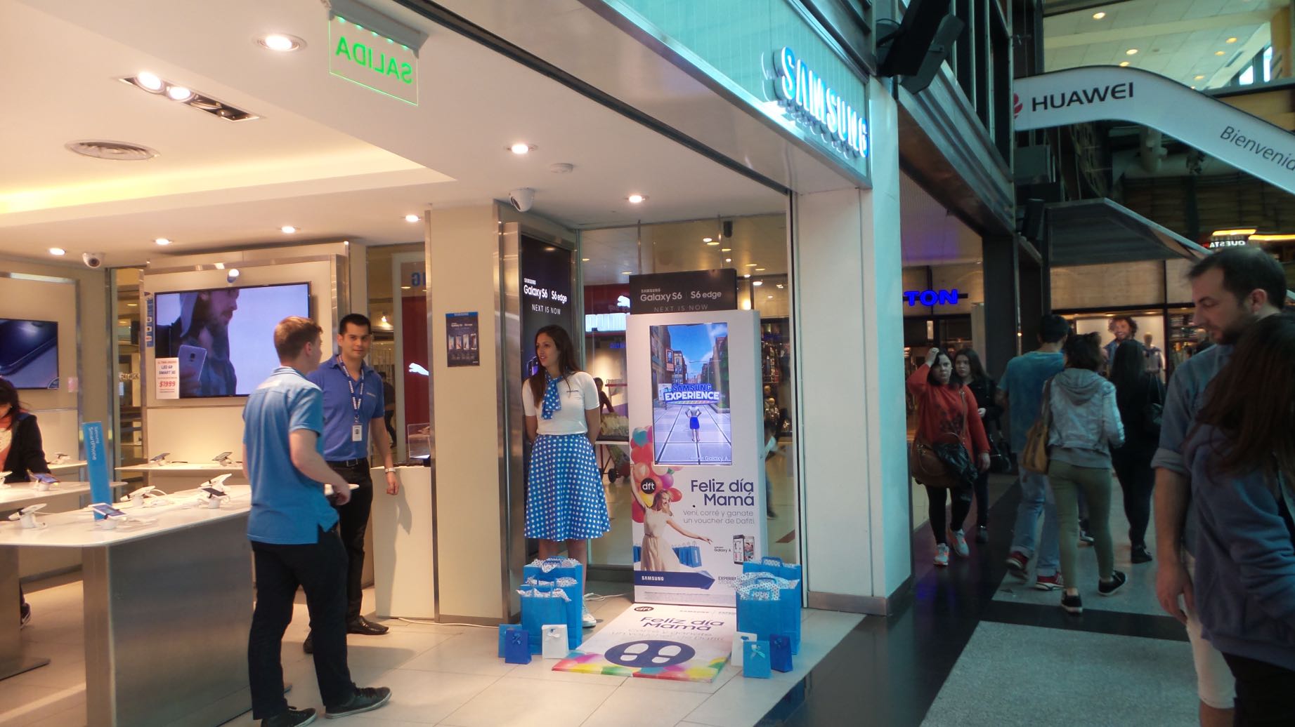 Branded Game activation at Samsung showroom