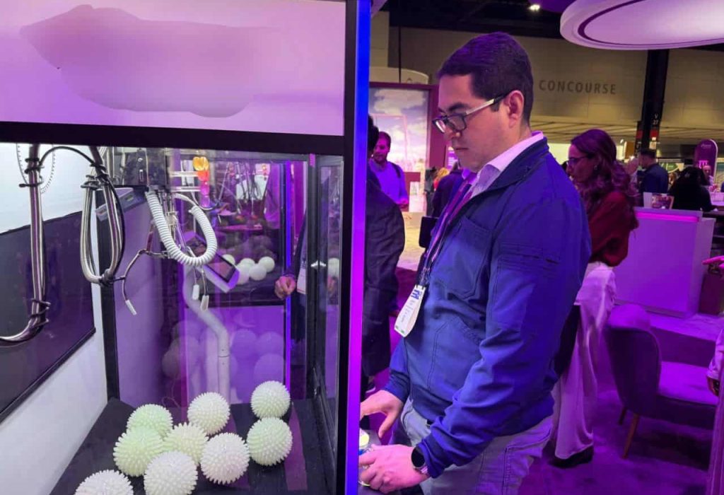 person playing claw machine game at event
